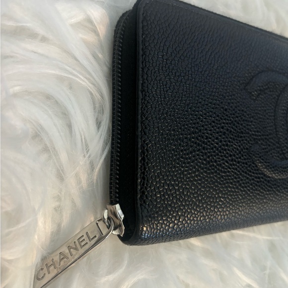 Chanel black caviar leather zippy wallet. - Picture 9 of 9